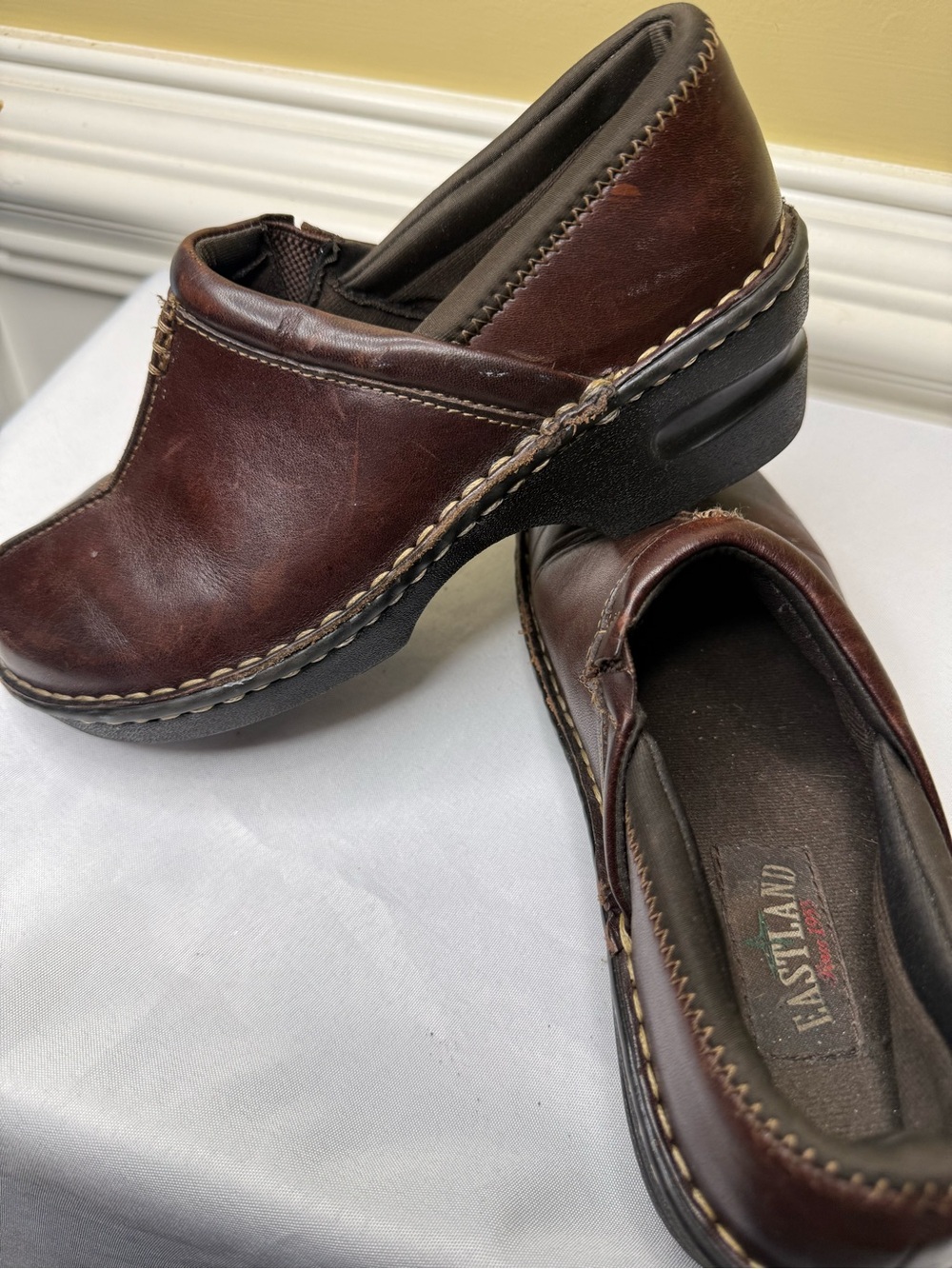 Eastland Kelsey Clogs Leather Great Condition Size 6.5 Women’s